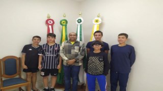PRESIDENTE DA CAMÂRA MUNICIPAL, VEREADOR DR. CLÁUDIO ANTÔNIO DE SOUZA RECEBE ALUNOS DO 8º ANO DA ESCOLA COOSABER- INSTITUTO SÃO JOSÉ. PRESIDENTE DA CAMÂRA MUNICIPAL, VEREADOR DR. CLÁUDIO ANTÔNIO DE SOUZA RECEBE ALUNOS DO 8º ANO DA ESCOLA COOSABER- INSTITUTO SÃO JOSÉ.